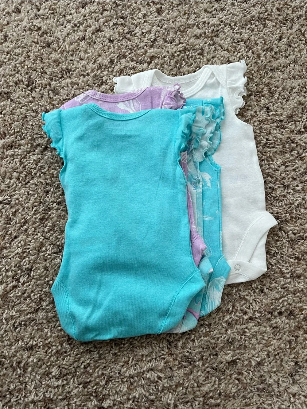 The Children’s Place Newborn 5 Bodysuits & 3 Shorts Set in Pastel Seashell Print
